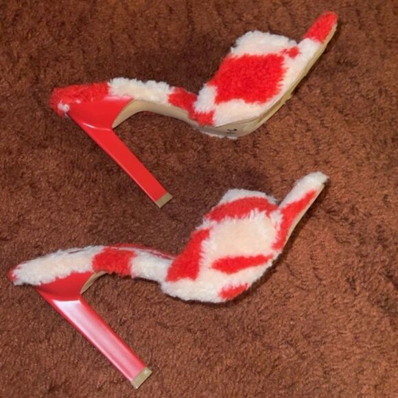 🩷 FASHION NOVA Red Pink Faux Fur Slip on Stiletto Mules High Heels Size 8 - Picture 4 of 11